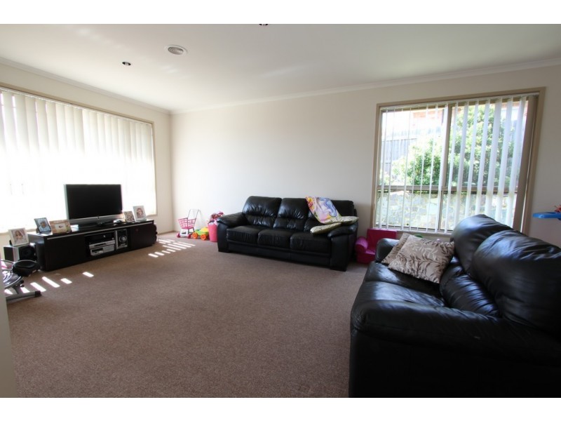 26 Unwin Avenue, Jerrabomberra NSW 2619