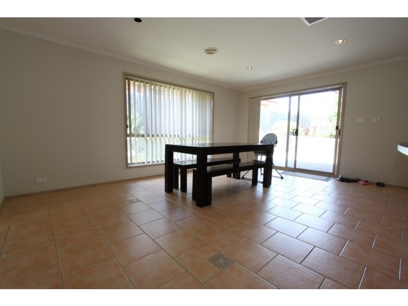 26 Unwin Avenue, Jerrabomberra NSW 2619