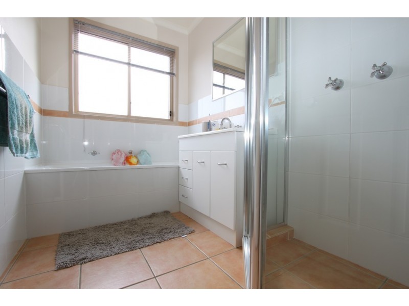 26 Unwin Avenue, Jerrabomberra NSW 2619