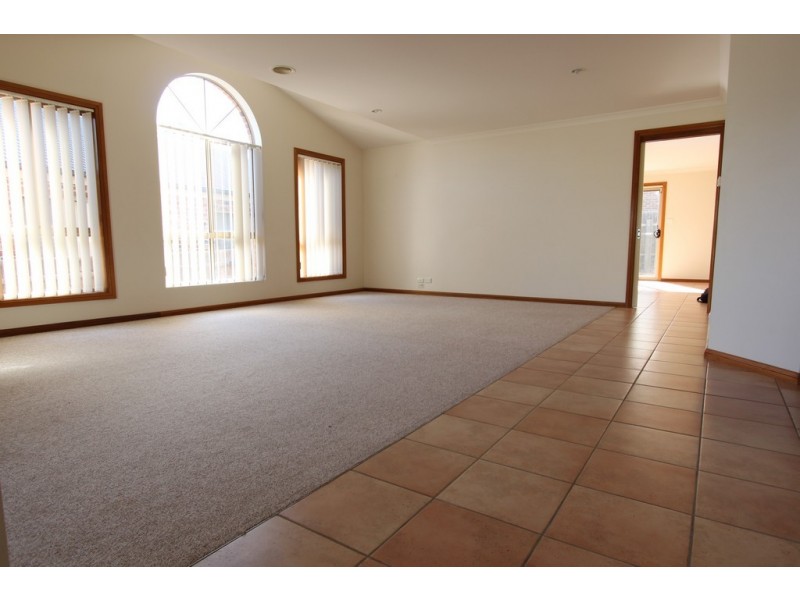 1B Albizia Place, Jerrabomberra NSW 2619