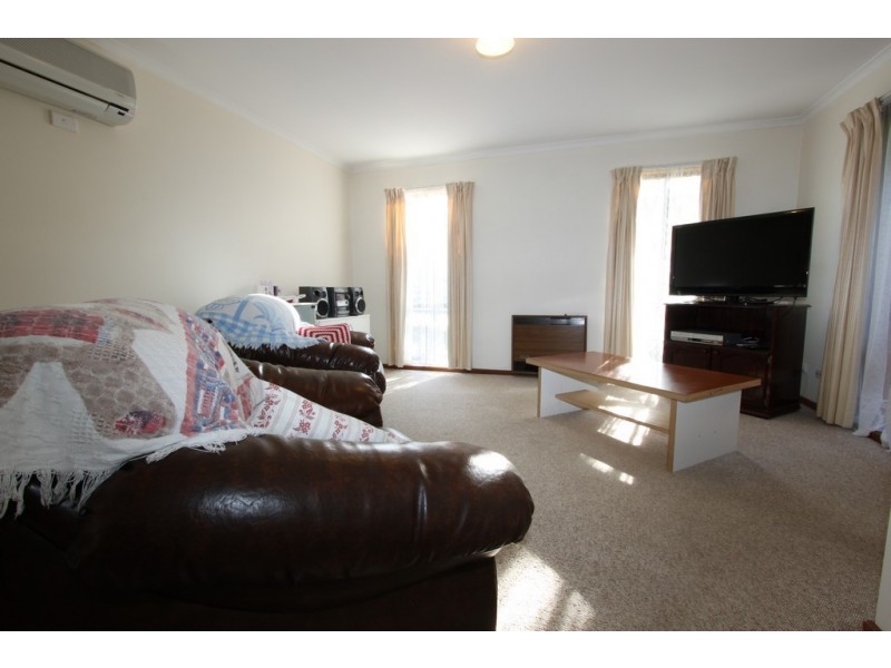 1/24  McKeahnie Street, Queanbeyan NSW 2620