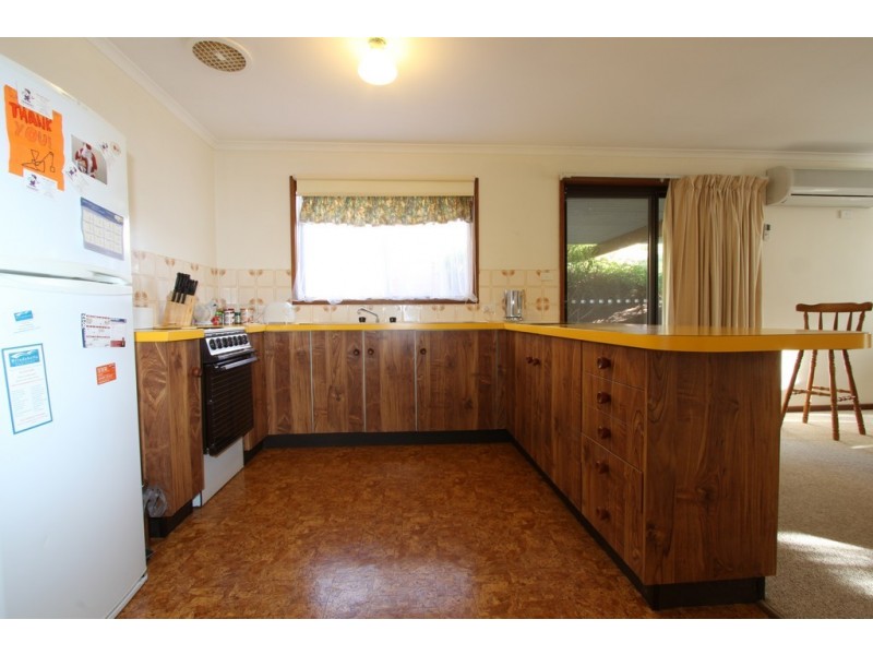 1/24  McKeahnie Street, Queanbeyan NSW 2620