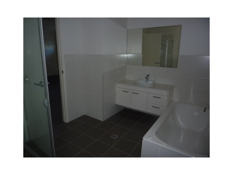 3/5 Brudenell Drive, Jerrabomberra NSW 2619