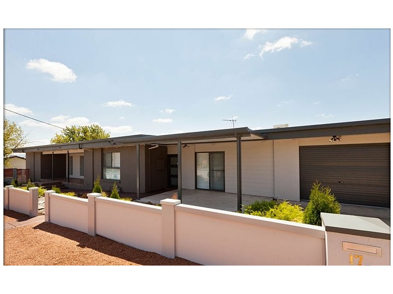 17 Christopher Crescent, Queanbeyan NSW 2620