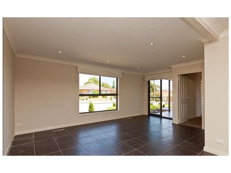 17 Christopher Crescent, Queanbeyan NSW 2620