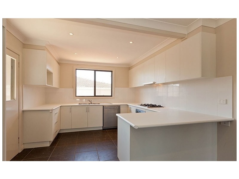 17 Christopher Crescent, Queanbeyan NSW 2620