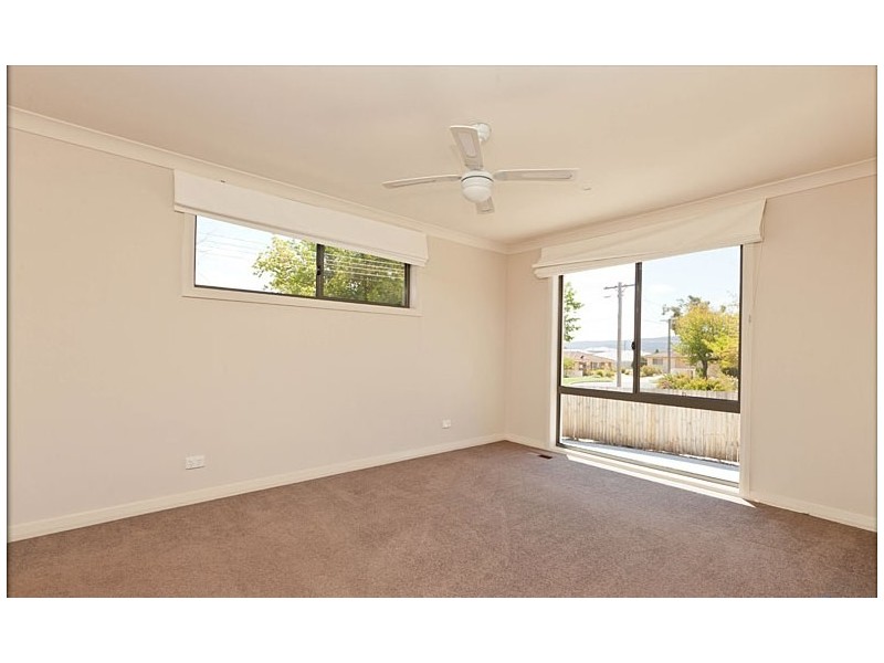 17 Christopher Crescent, Queanbeyan NSW 2620