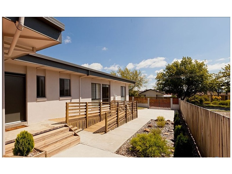 17 Christopher Crescent, Queanbeyan NSW 2620