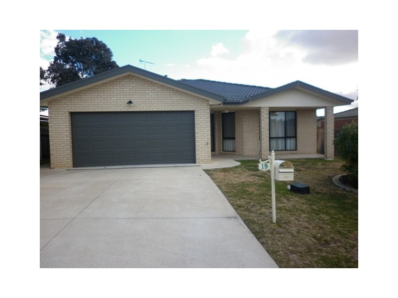 19 Tooroonga Crescent, Jerrabomberra NSW 2619