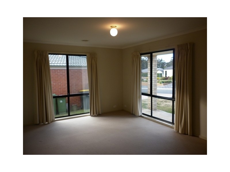 19 Tooroonga Crescent, Jerrabomberra NSW 2619