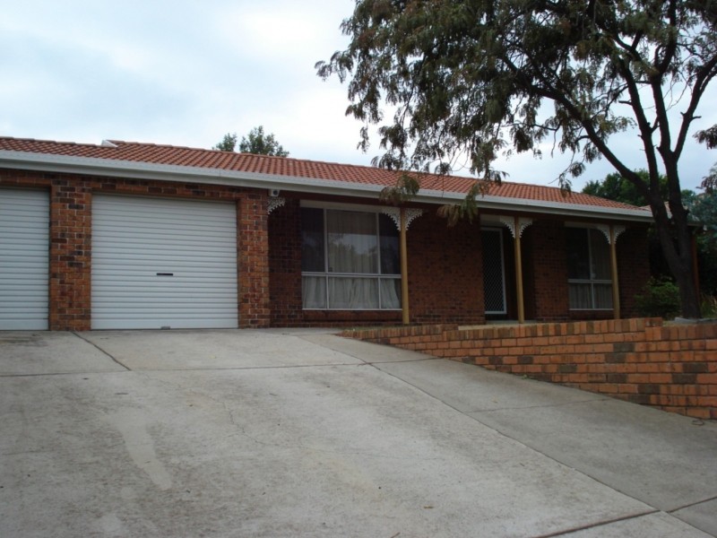 16 Walker Crescent, Jerrabomberra NSW 2619