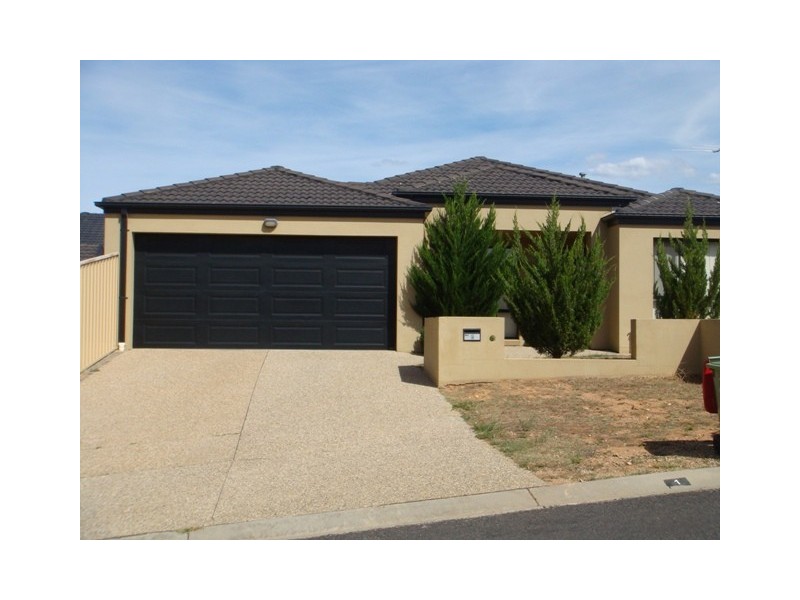 1 Doeberl Place, Queanbeyan NSW 2620