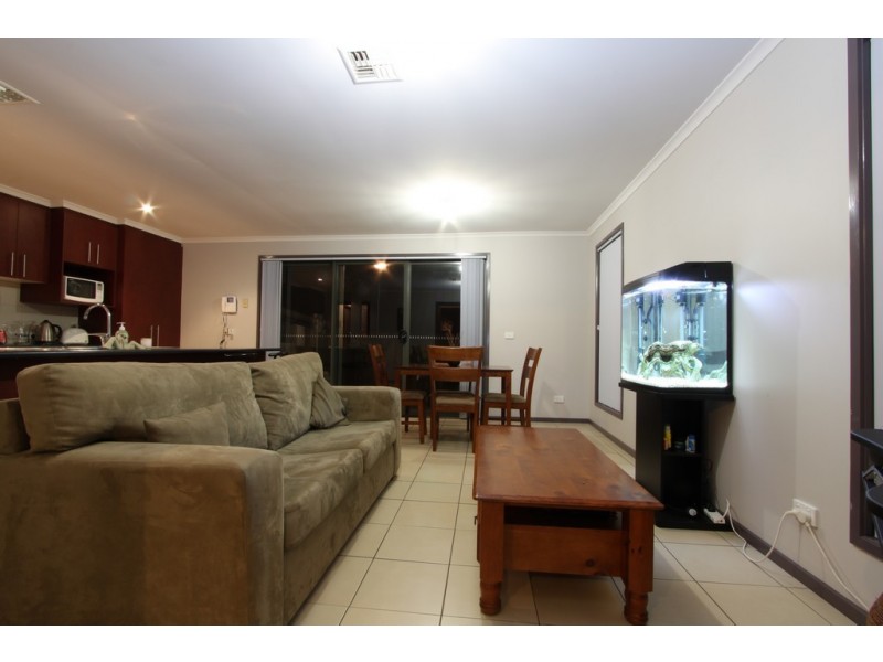 3/18 Mowatt street, Queanbeyan NSW 2620