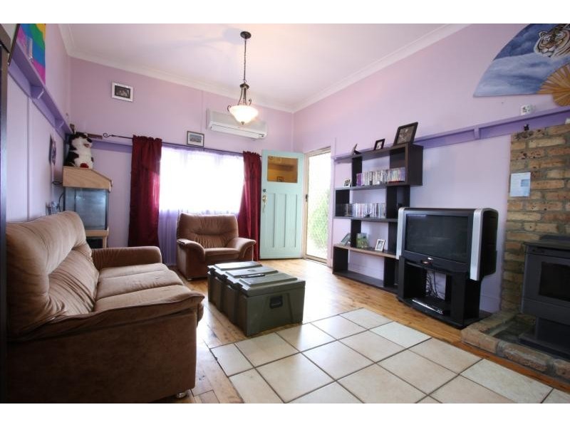 85 Uriarra Road, Queanbeyan NSW 2620