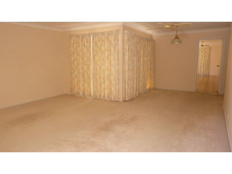 1 Esmond Avenue, Jerrabomberra NSW 2619