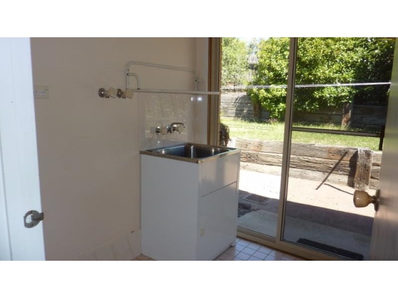 1 Esmond Avenue, Jerrabomberra NSW 2619