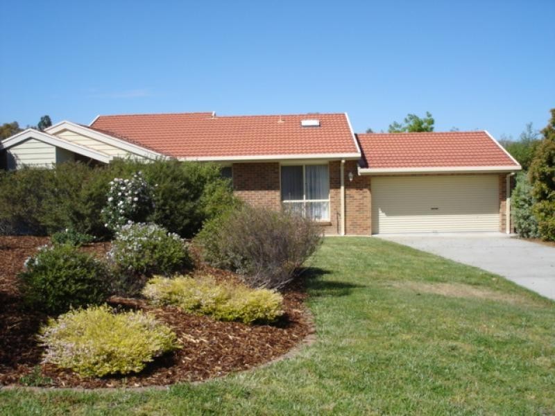 16 Halloran Drive, Jerrabomberra NSW 2619