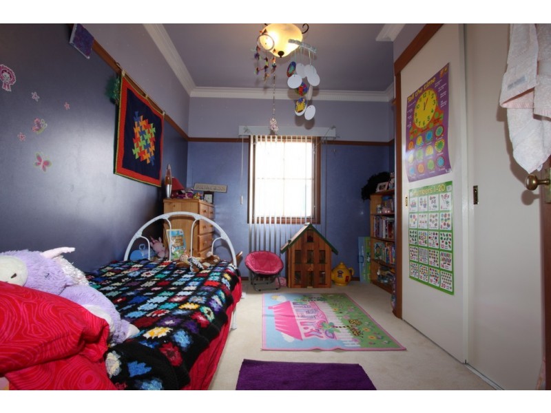 48 Henderson Road, Queanbeyan NSW 2620