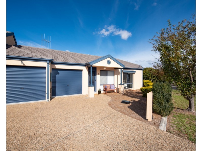 4 Palm Court, Jerrabomberra NSW 2619