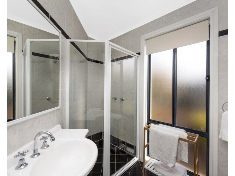 4 Palm Court, Jerrabomberra NSW 2619