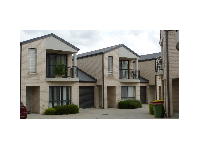 6/7 Bungendore Road, Queanbeyan NSW 2620