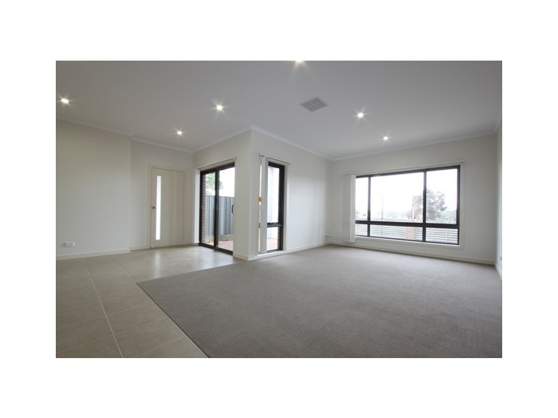 1/24 Lorn Road, Queanbeyan NSW 2620