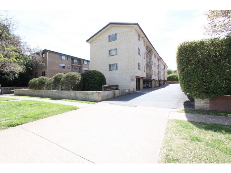 2/52-54 Trinculo Place, Queanbeyan NSW 2620