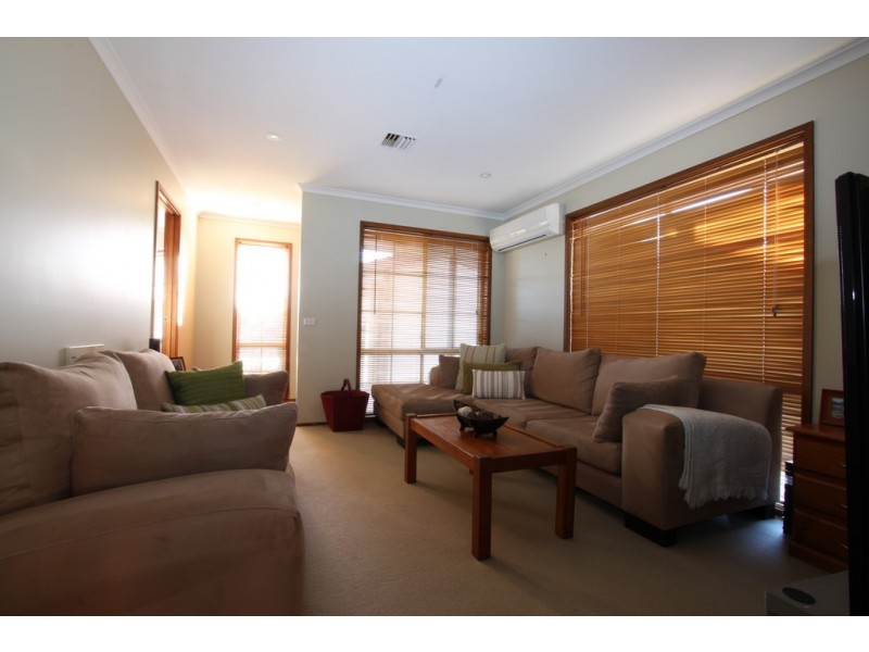 6 Snowgum Place, Jerrabomberra NSW 2619