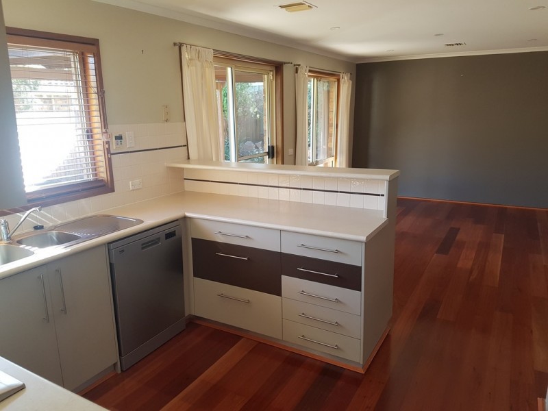 6 Snowgum Place, Jerrabomberra NSW 2619