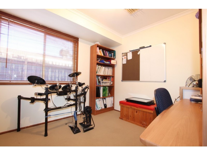 6 Snowgum Place, Jerrabomberra NSW 2619