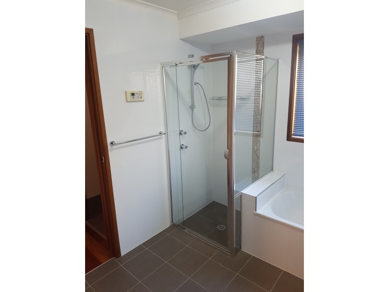 6 Snowgum Place, Jerrabomberra NSW 2619