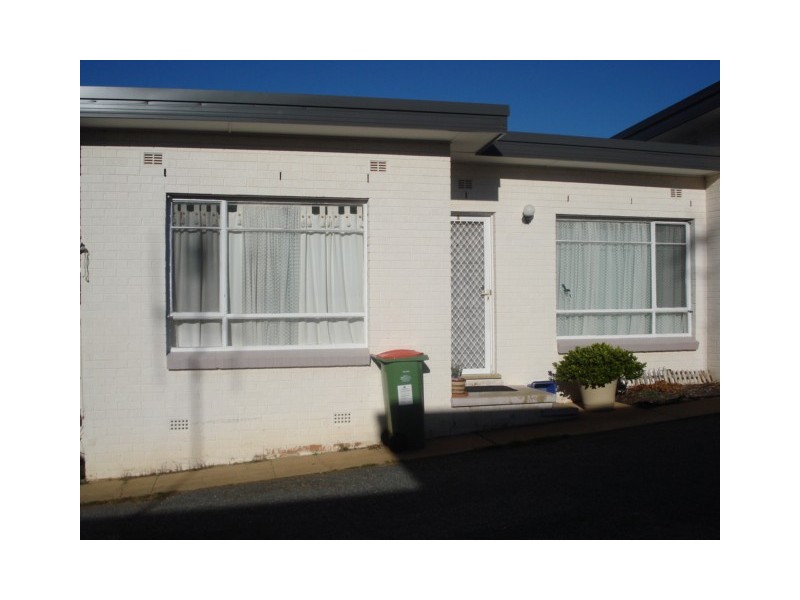 2/18 Gilmore Place, Queanbeyan NSW 2620
