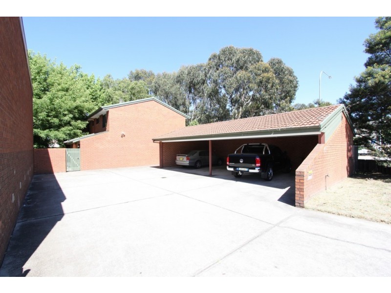 17 Atkinson Street, Queanbeyan NSW 2620