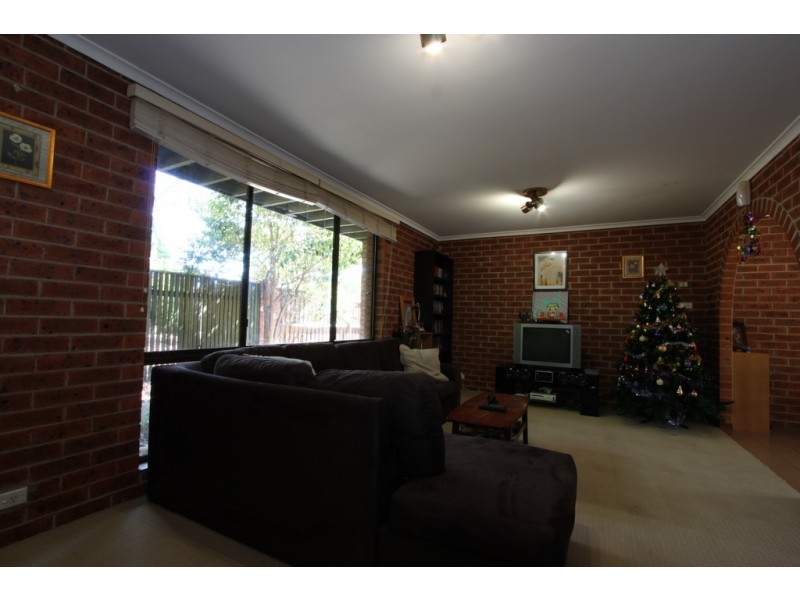 17 Atkinson Street, Queanbeyan NSW 2620