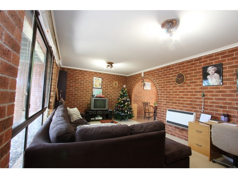 17 Atkinson Street, Queanbeyan NSW 2620