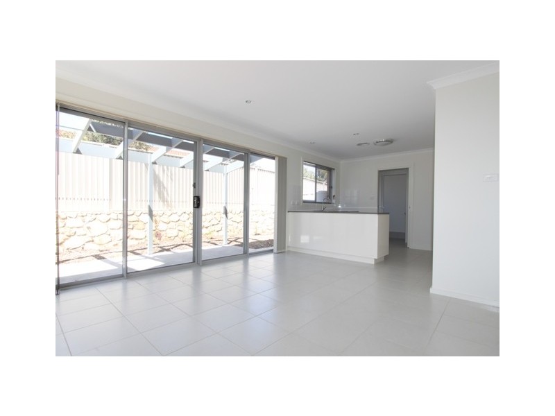 8/12 Mulloon Street, Queanbeyan NSW 2620