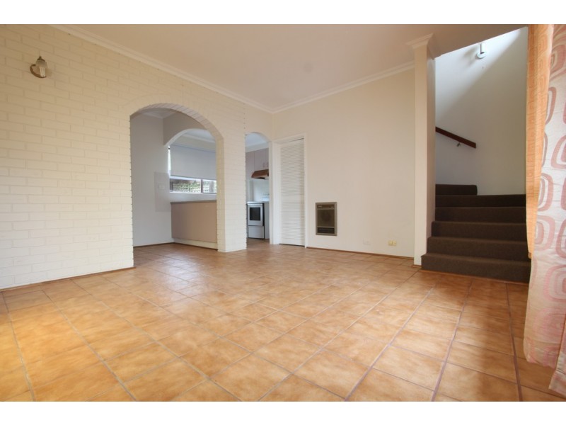 1/27 Mowatt Street, Queanbeyan NSW 2620