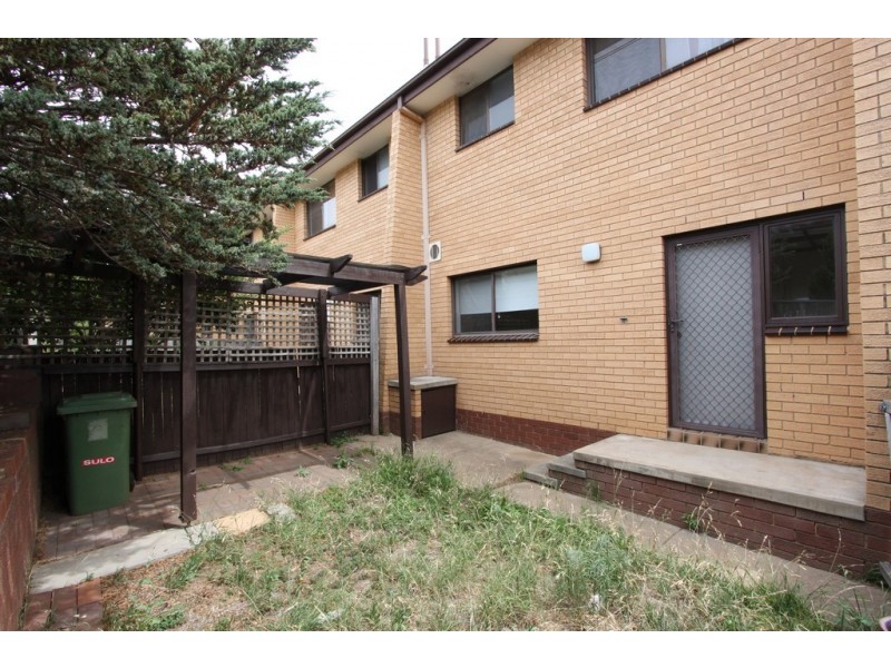 1/27 Mowatt Street, Queanbeyan NSW 2620