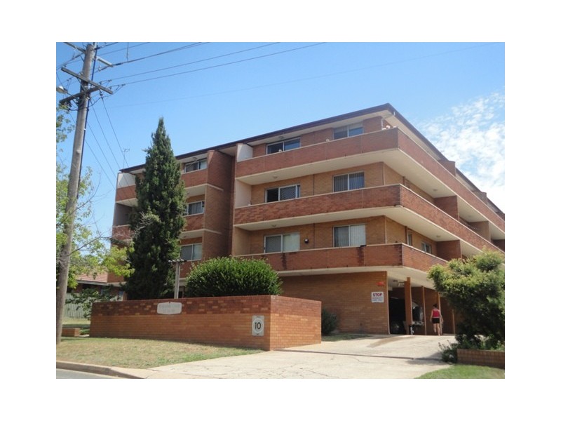 16/11 McKeahnie Street, Queanbeyan NSW 2620