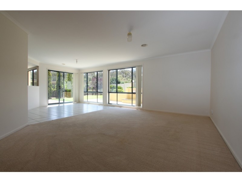 77 Thomas Royal Gardens, Queanbeyan NSW 2620