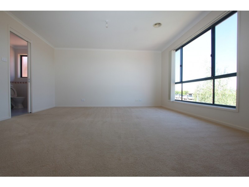 77 Thomas Royal Gardens, Queanbeyan NSW 2620