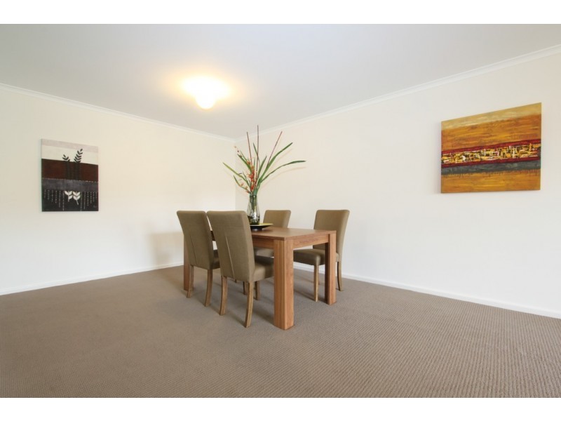 2/16-18 Laurel Place, Jerrabomberra NSW 2619