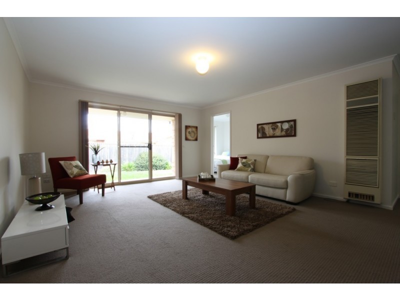 2/16-18 Laurel Place, Jerrabomberra NSW 2619