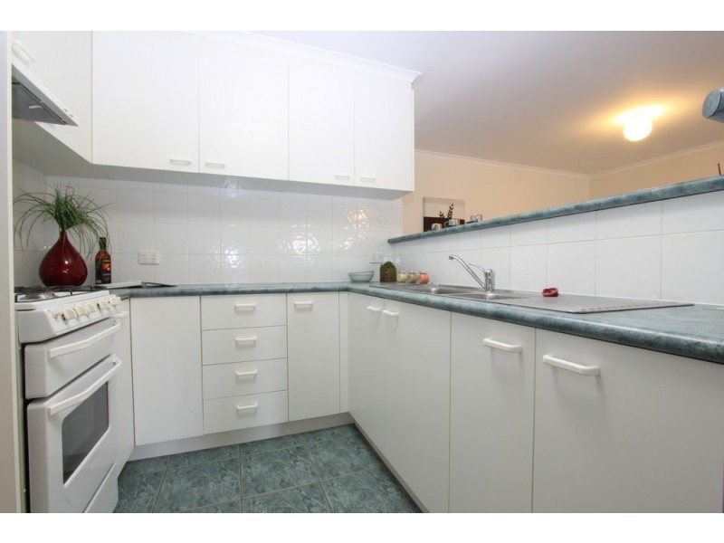 2/16-18 Laurel Place, Jerrabomberra NSW 2619