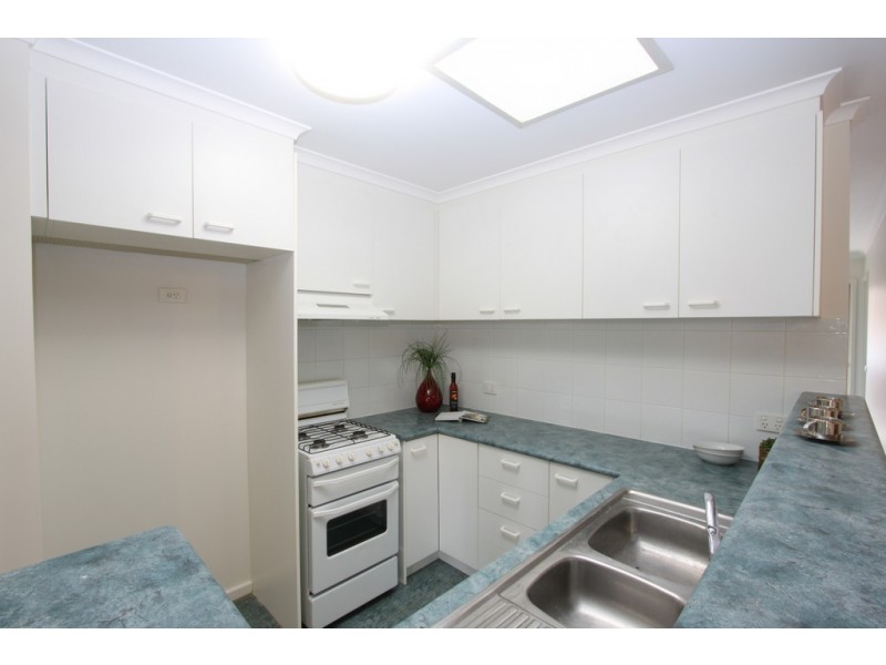 2/16-18 Laurel Place, Jerrabomberra NSW 2619