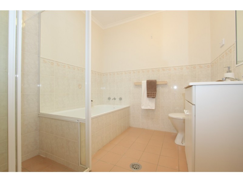 2/16-18 Laurel Place, Jerrabomberra NSW 2619