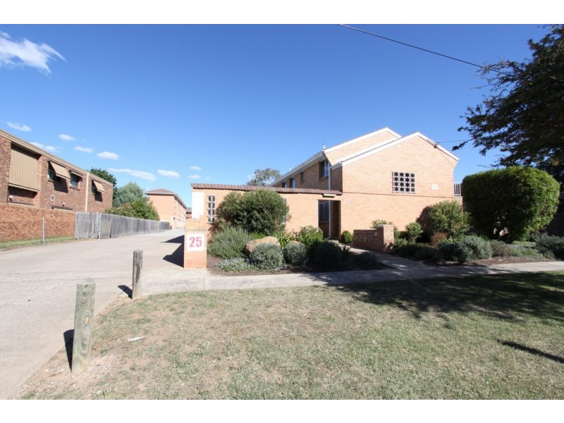 31/25 Macquoid Street, Queanbeyan NSW 2620