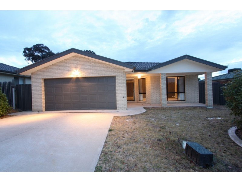 19 Tooroonga Crescent, Jerrabomberra NSW 2619