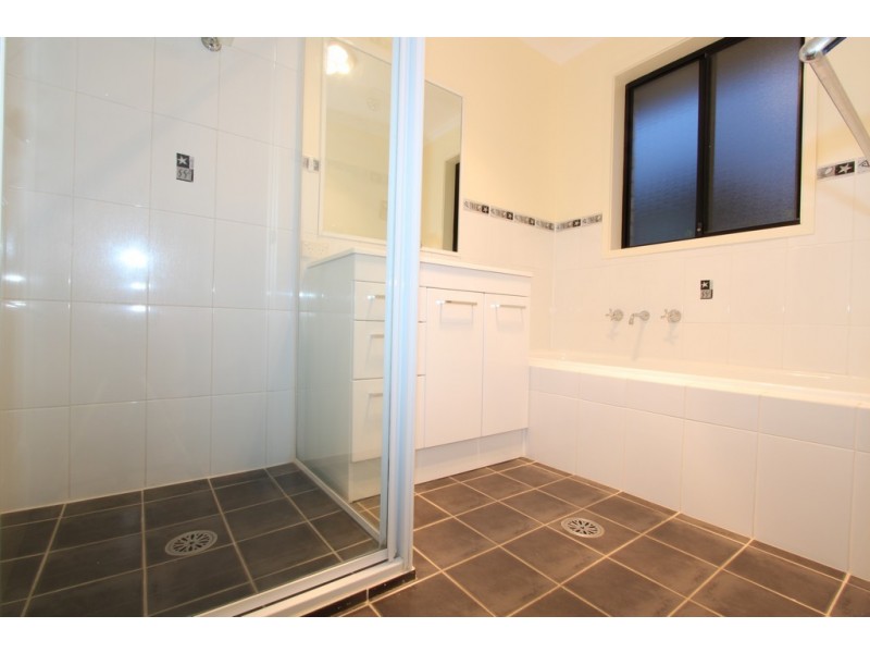 19 Tooroonga Crescent, Jerrabomberra NSW 2619