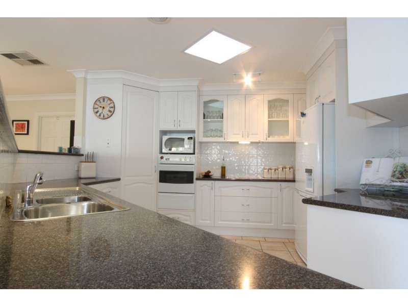 46 Bayside Court, Jerrabomberra NSW 2619